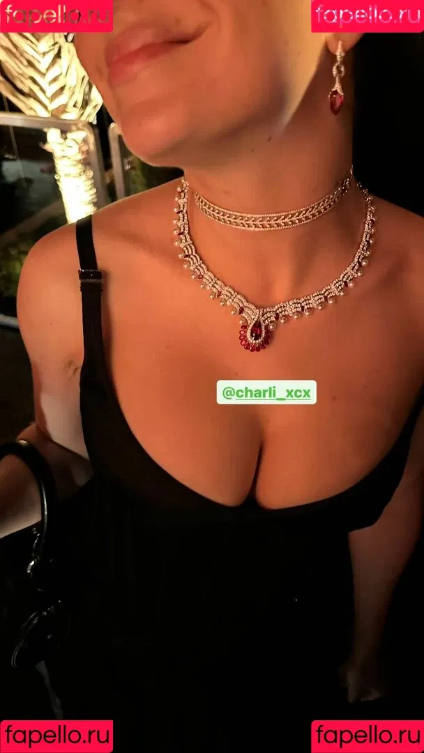 Charli XCX / charli_xcx / charlignarly Onlyfans Photo Gallery 