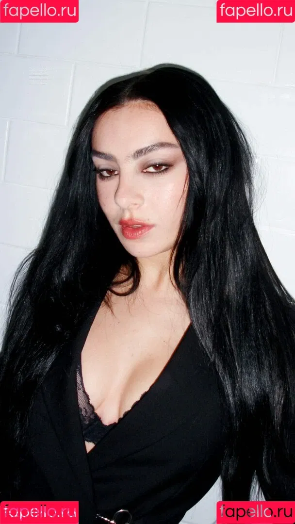 Charli XCX / charli_xcx / charlignarly Onlyfans Photo Gallery 