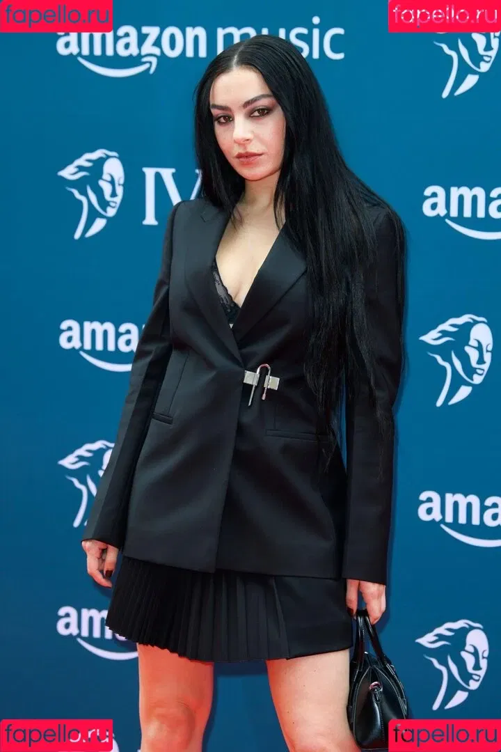Charli XCX / charli_xcx / charlignarly Onlyfans Photo Gallery 
