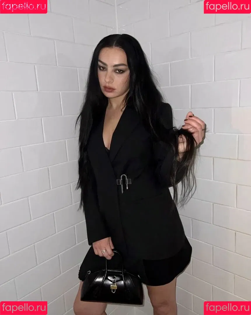 Charli XCX / charli_xcx / charlignarly Onlyfans Photo Gallery 