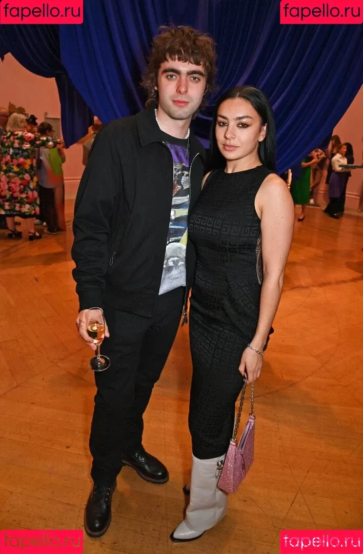 Charli XCX / charli_xcx / charlignarly Onlyfans Photo Gallery 