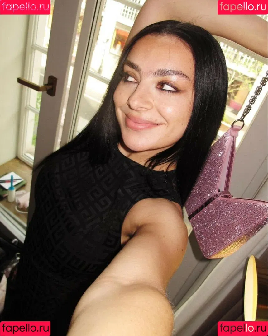 Charli XCX / charli_xcx / charlignarly Onlyfans Photo Gallery 