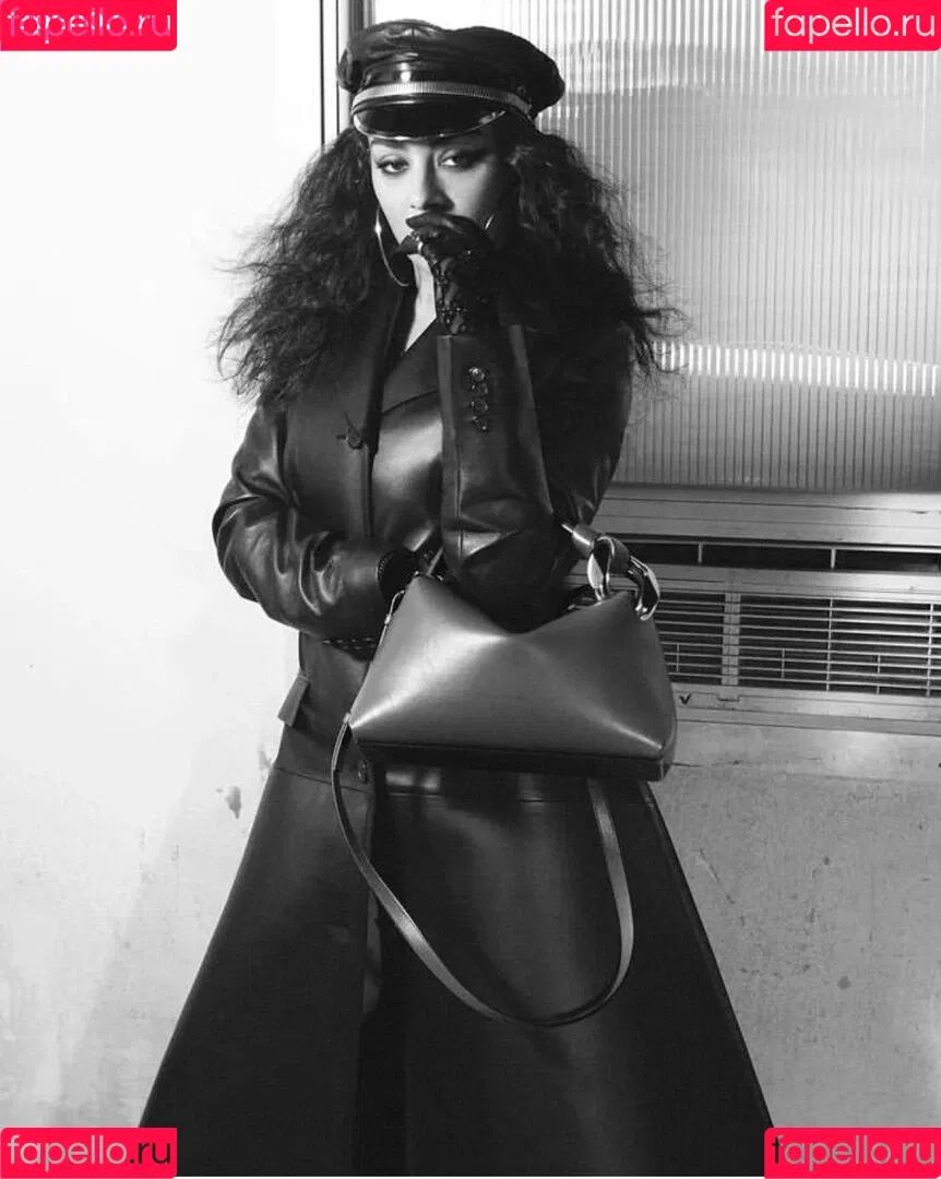 Charli XCX / charli_xcx / charlignarly Onlyfans Photo Gallery 
