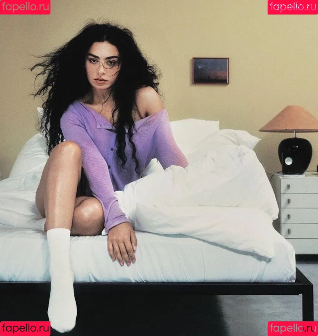 Charli XCX / charli_xcx / charlignarly Onlyfans Photo Gallery 