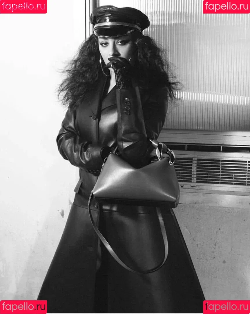 Charli XCX / charli_xcx / charlignarly Onlyfans Photo Gallery 