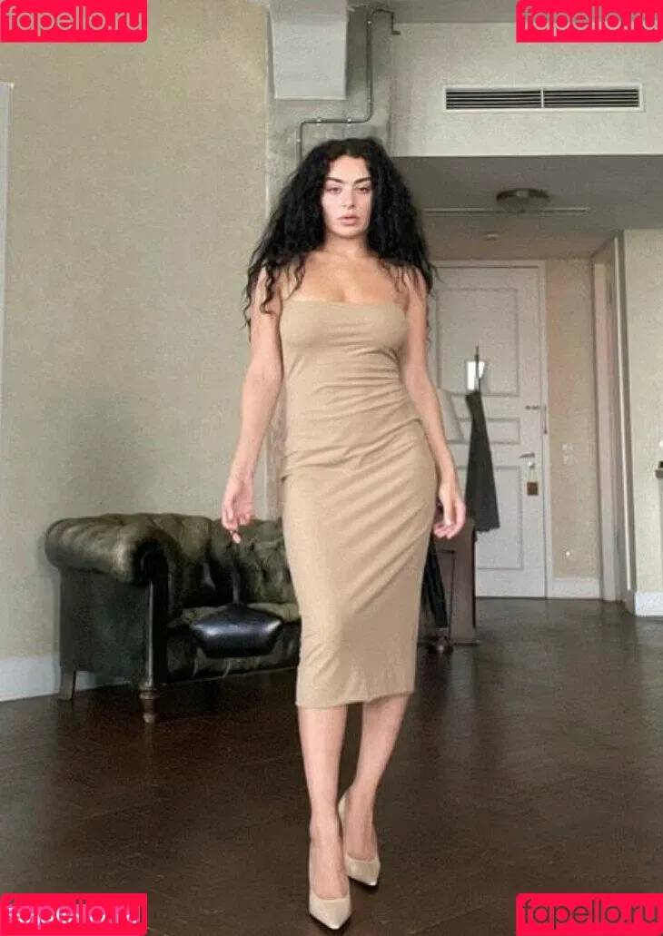 Charli XCX / charli_xcx / charlignarly Onlyfans Photo Gallery 