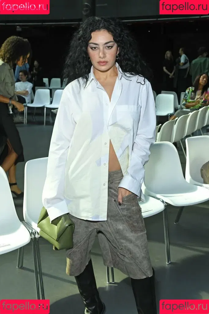Charli XCX / charli_xcx / charlignarly Onlyfans Photo Gallery 