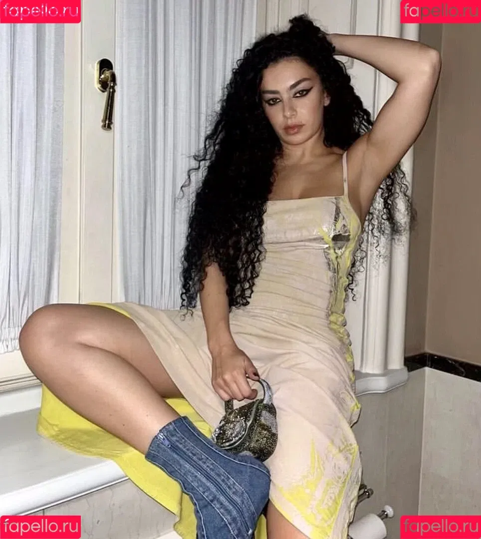 Charli XCX / charli_xcx / charlignarly Onlyfans Photo Gallery 