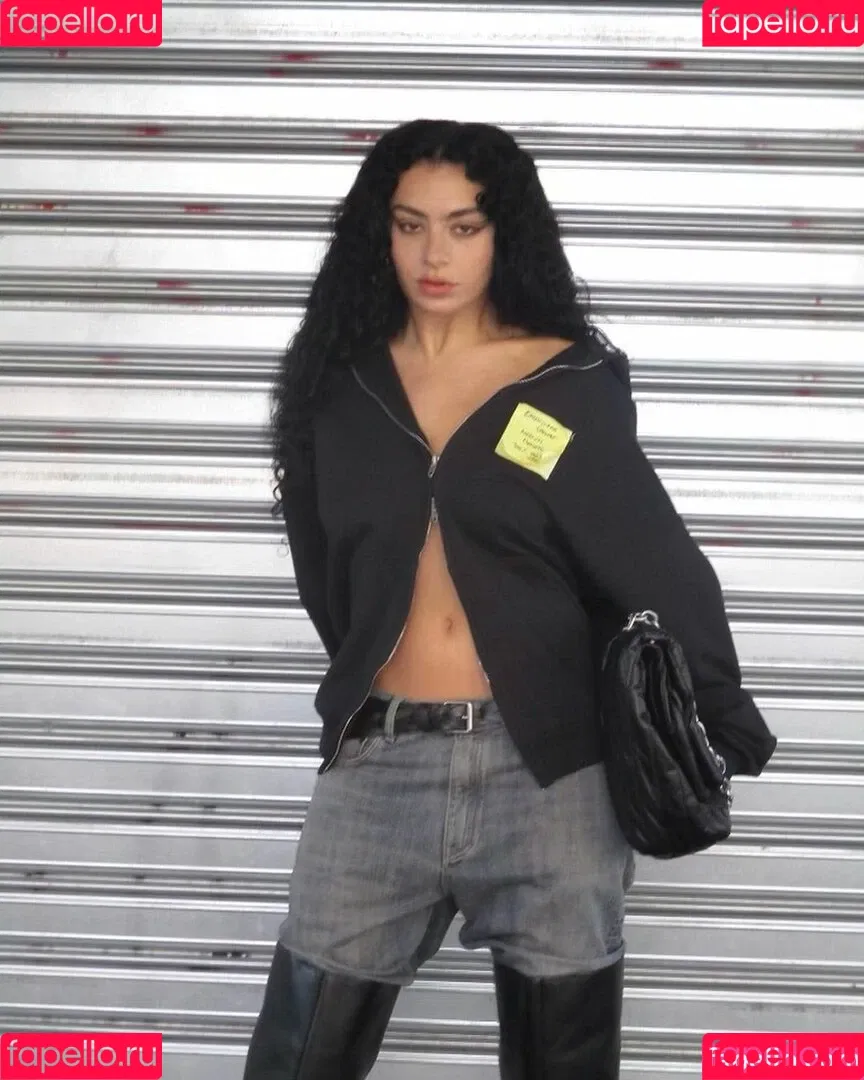 Charli XCX / charli_xcx / charlignarly Onlyfans Photo Gallery 