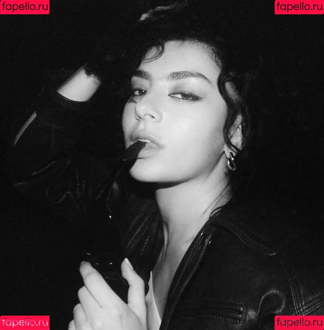 Charli XCX / charli_xcx / charlignarly Onlyfans Photo Gallery 