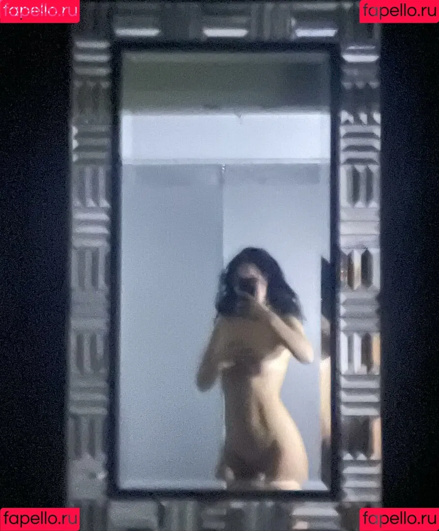 Charli XCX / charli_xcx / charlignarly Onlyfans Photo Gallery 