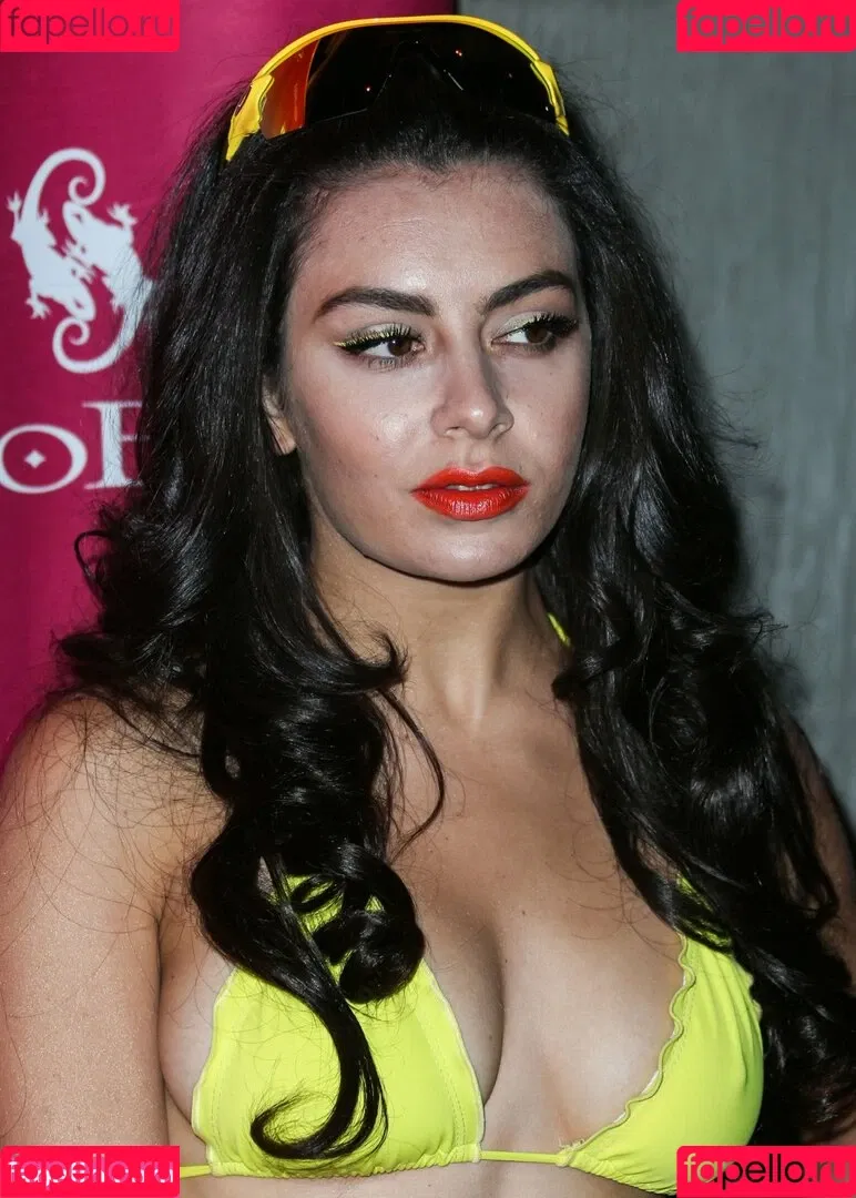 Charli XCX / charli_xcx / charlignarly Onlyfans Photo Gallery 