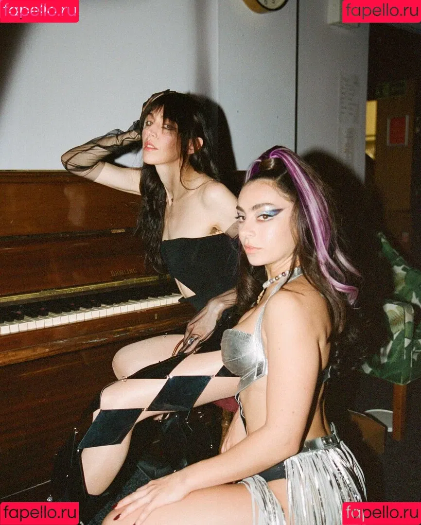 Charli XCX / charli_xcx / charlignarly Onlyfans Photo Gallery 