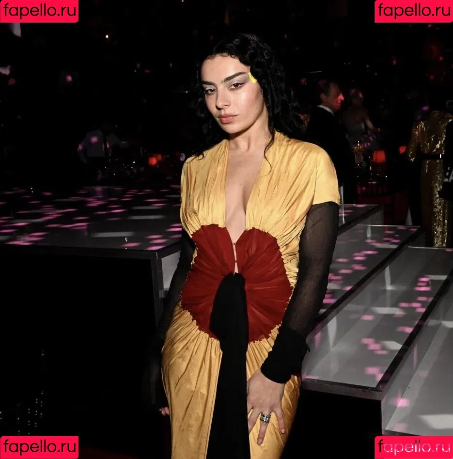 Charli XCX / charli_xcx / charlignarly Onlyfans Photo Gallery 