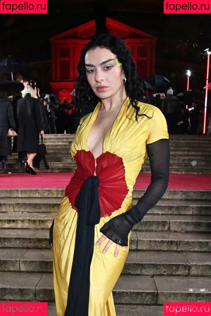 Charli XCX / charli_xcx / charlignarly Onlyfans Photo Gallery 