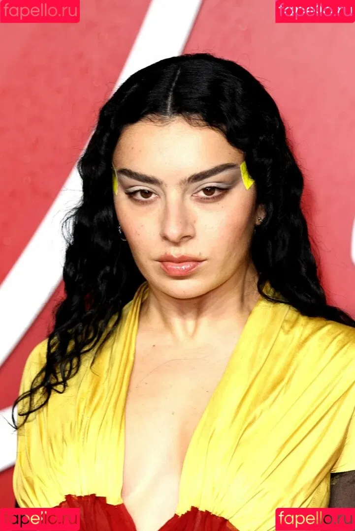 Charli XCX / charli_xcx / charlignarly Onlyfans Photo Gallery 