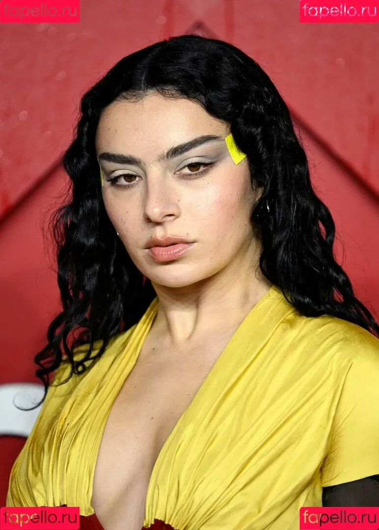 Charli XCX / charli_xcx / charlignarly Onlyfans Photo Gallery 