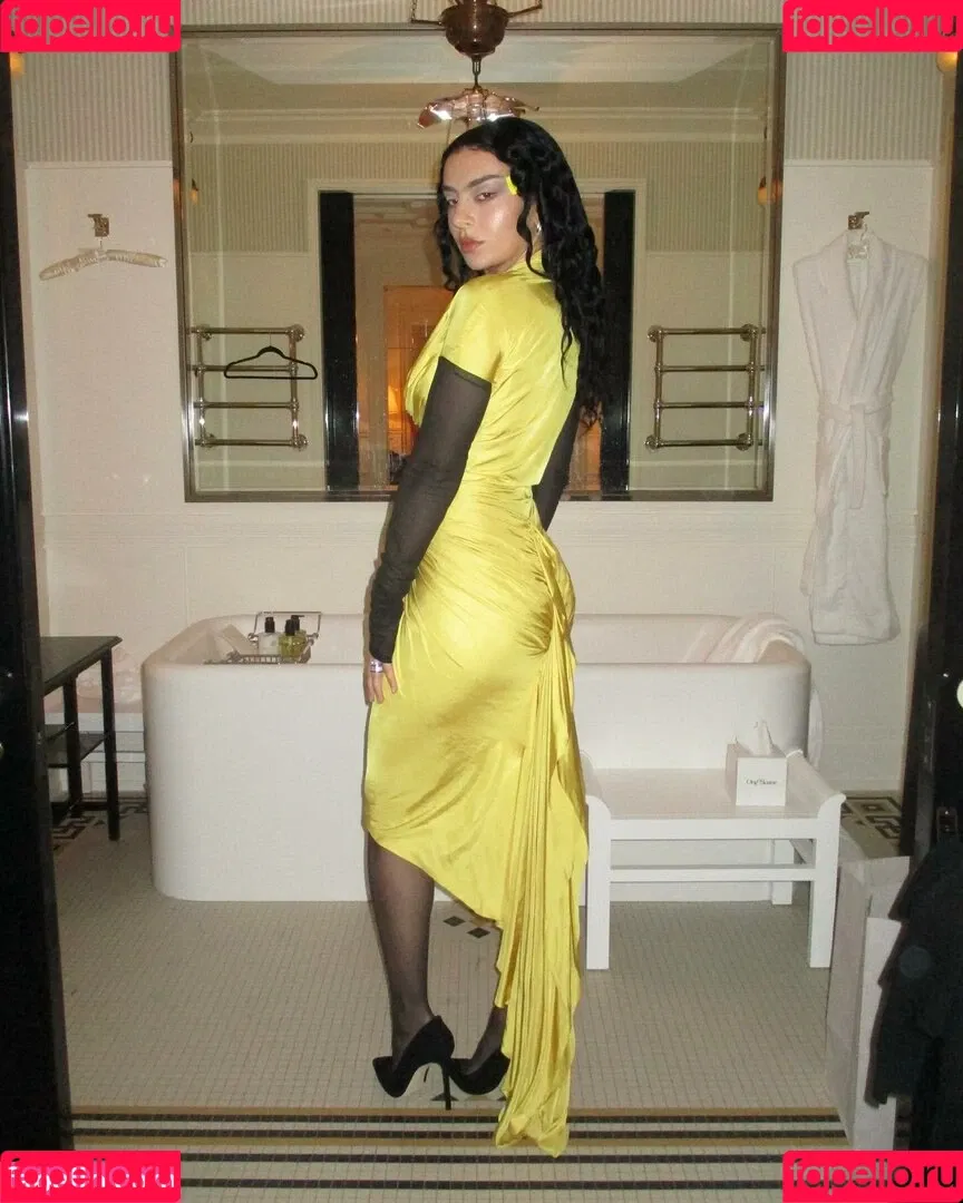 Charli XCX / charli_xcx / charlignarly Onlyfans Photo Gallery 