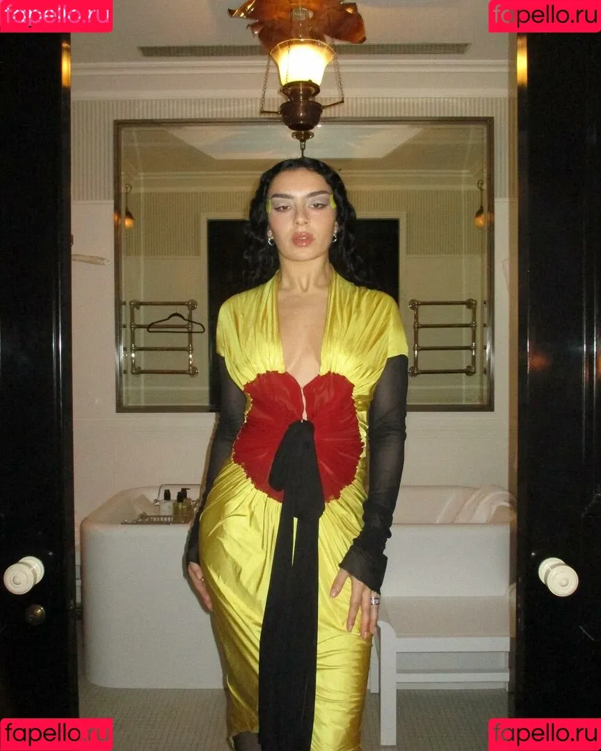 Charli XCX / charli_xcx / charlignarly Onlyfans Photo Gallery 