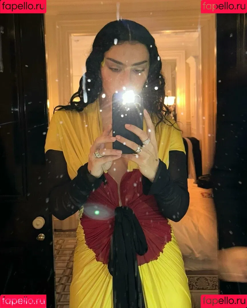 Charli XCX / charli_xcx / charlignarly Onlyfans Photo Gallery 