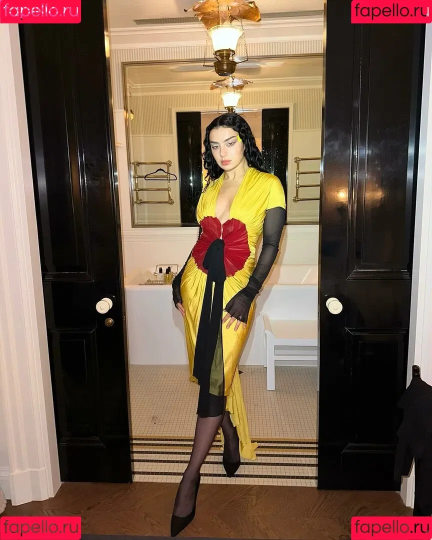 Charli XCX / charli_xcx / charlignarly Onlyfans Photo Gallery 
