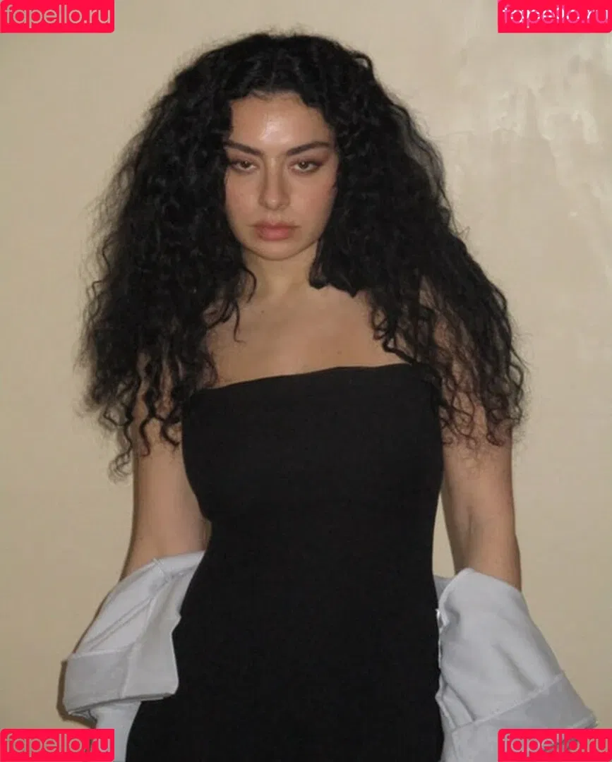 Charli XCX / charli_xcx / charlignarly Onlyfans Photo Gallery 