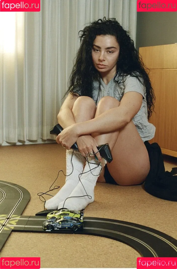 Charli XCX / charli_xcx / charlignarly Onlyfans Photo Gallery 