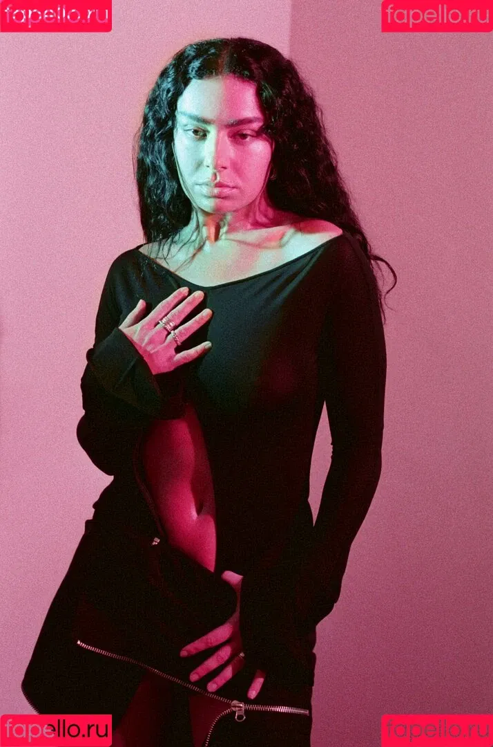 Charli XCX / charli_xcx / charlignarly Onlyfans Photo Gallery 