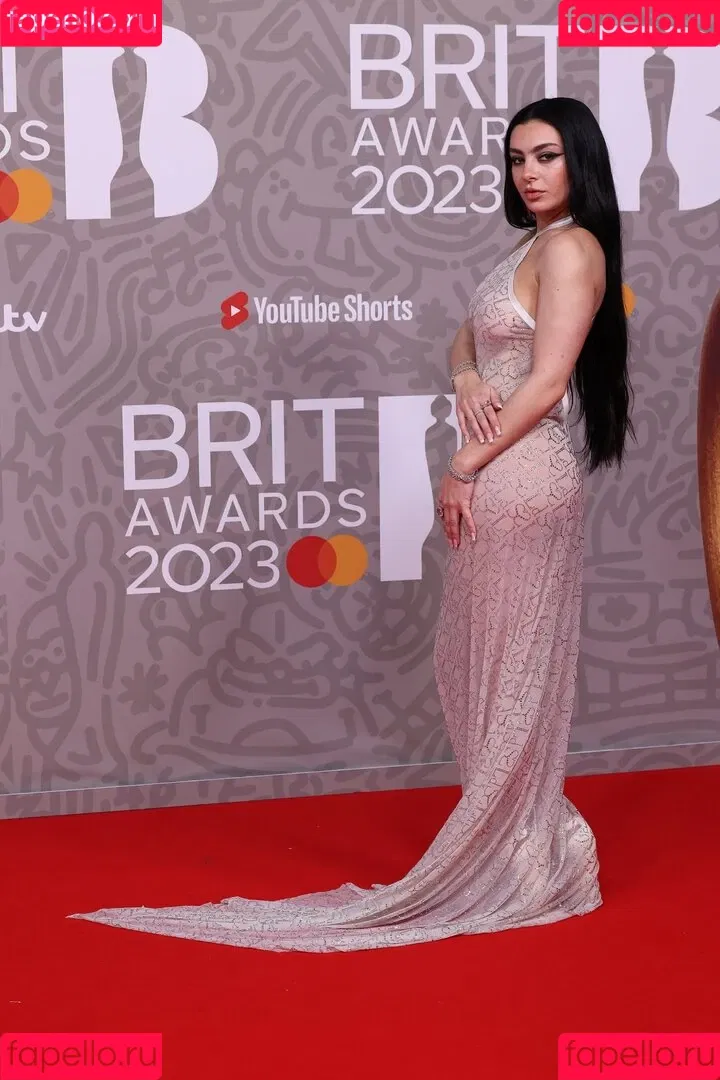 Charli XCX / charli_xcx / charlignarly Onlyfans Photo Gallery 