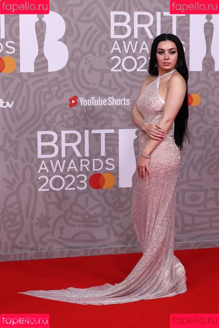 Charli XCX / charli_xcx / charlignarly Onlyfans Photo Gallery 