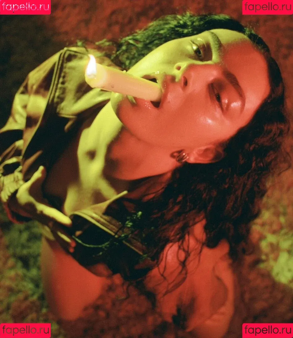 Charli XCX / charli_xcx / charlignarly Onlyfans Photo Gallery 