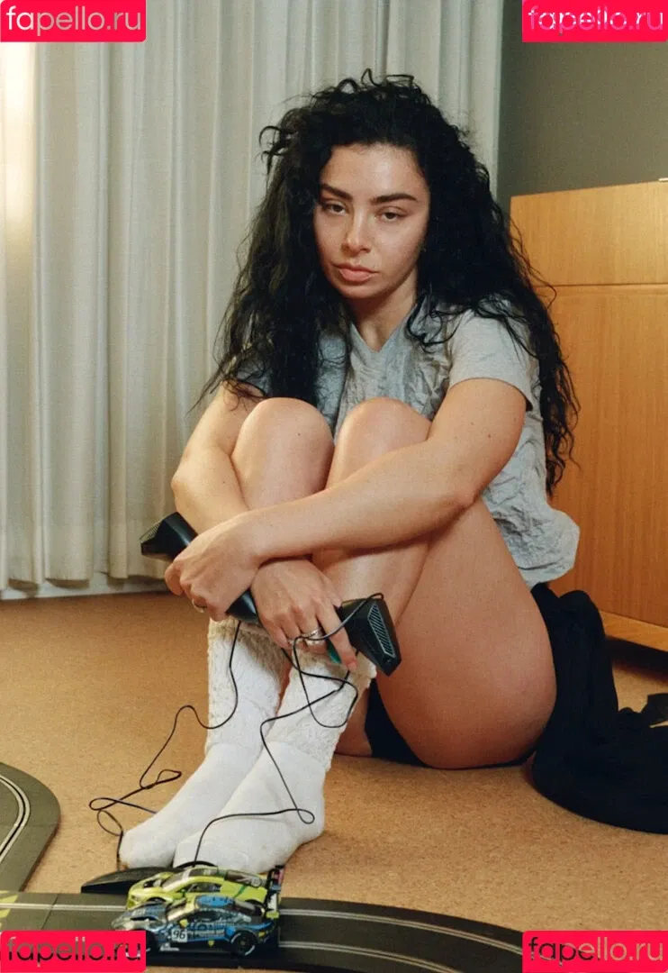 Charli XCX / charli_xcx / charlignarly Onlyfans Photo Gallery 