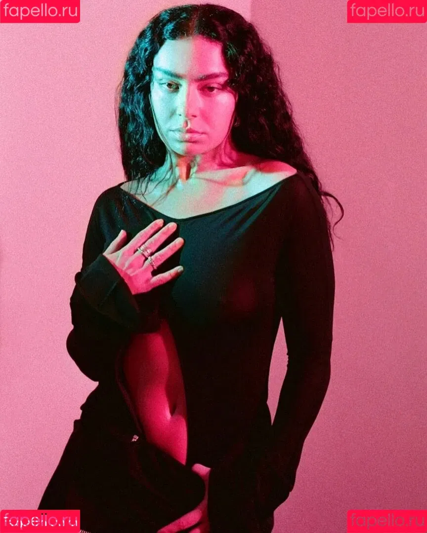 Charli XCX / charli_xcx / charlignarly Onlyfans Photo Gallery 