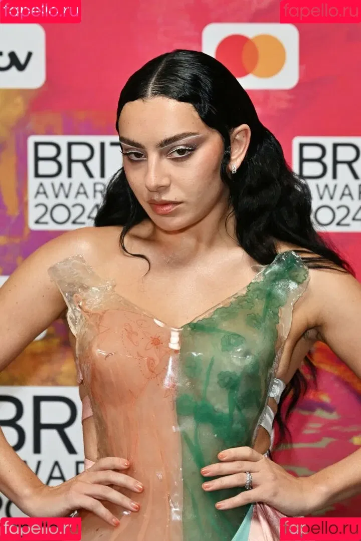 Charli XCX / charli_xcx / charlignarly Onlyfans Photo Gallery 