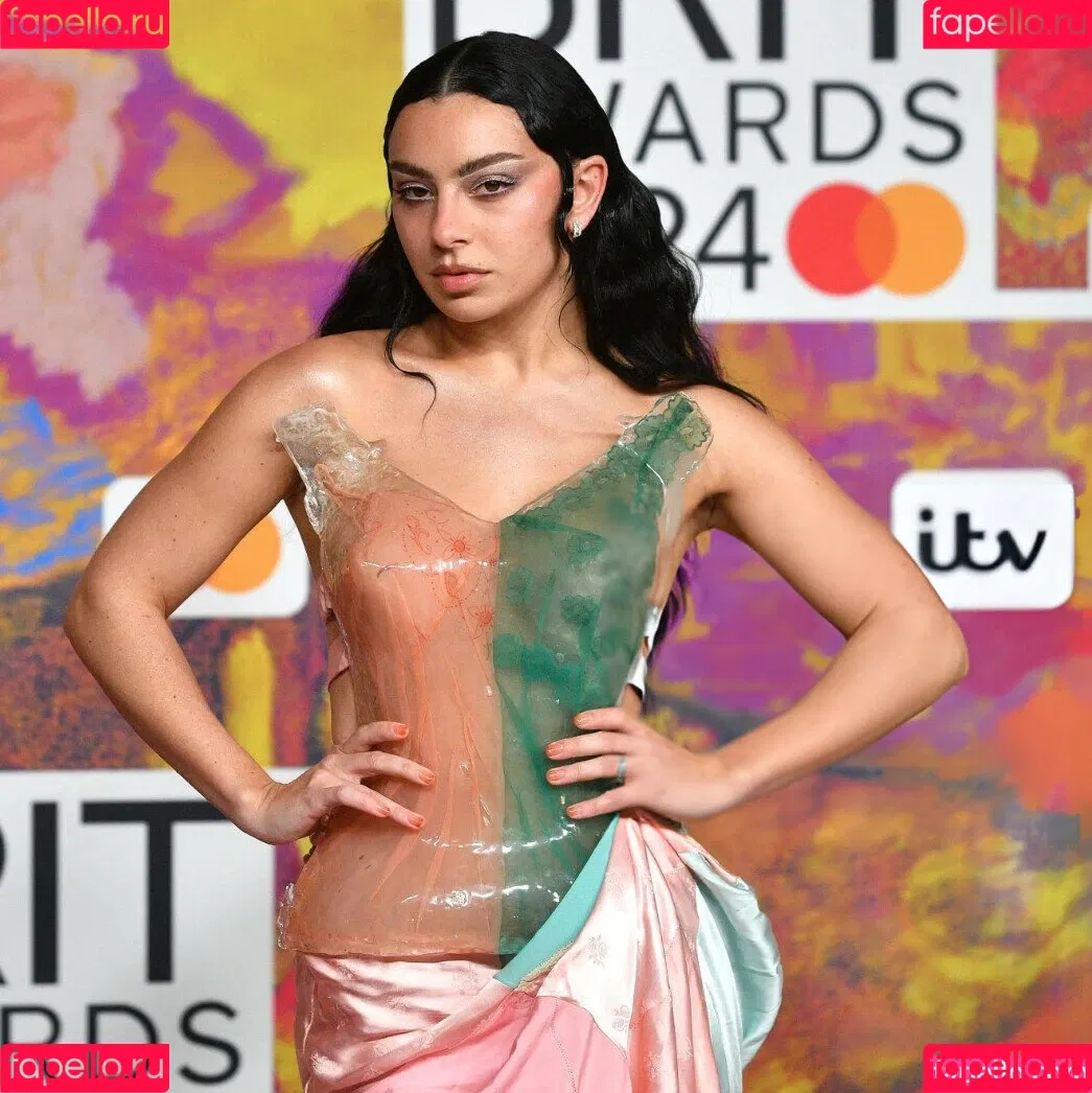 Charli XCX / charli_xcx / charlignarly Onlyfans Photo Gallery 