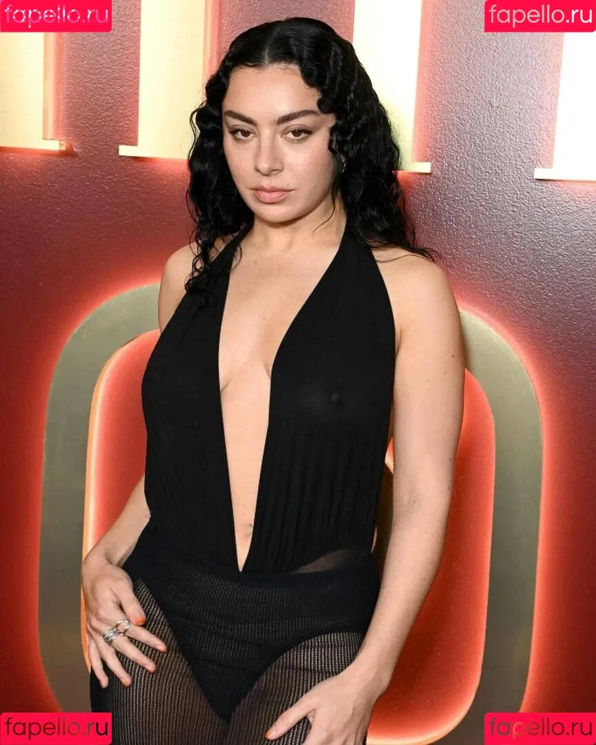 Charli XCX / charli_xcx / charlignarly Onlyfans Photo Gallery 