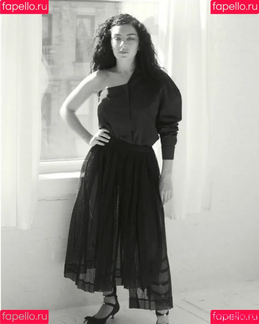 Charli XCX / charli_xcx / charlignarly Onlyfans Photo Gallery 