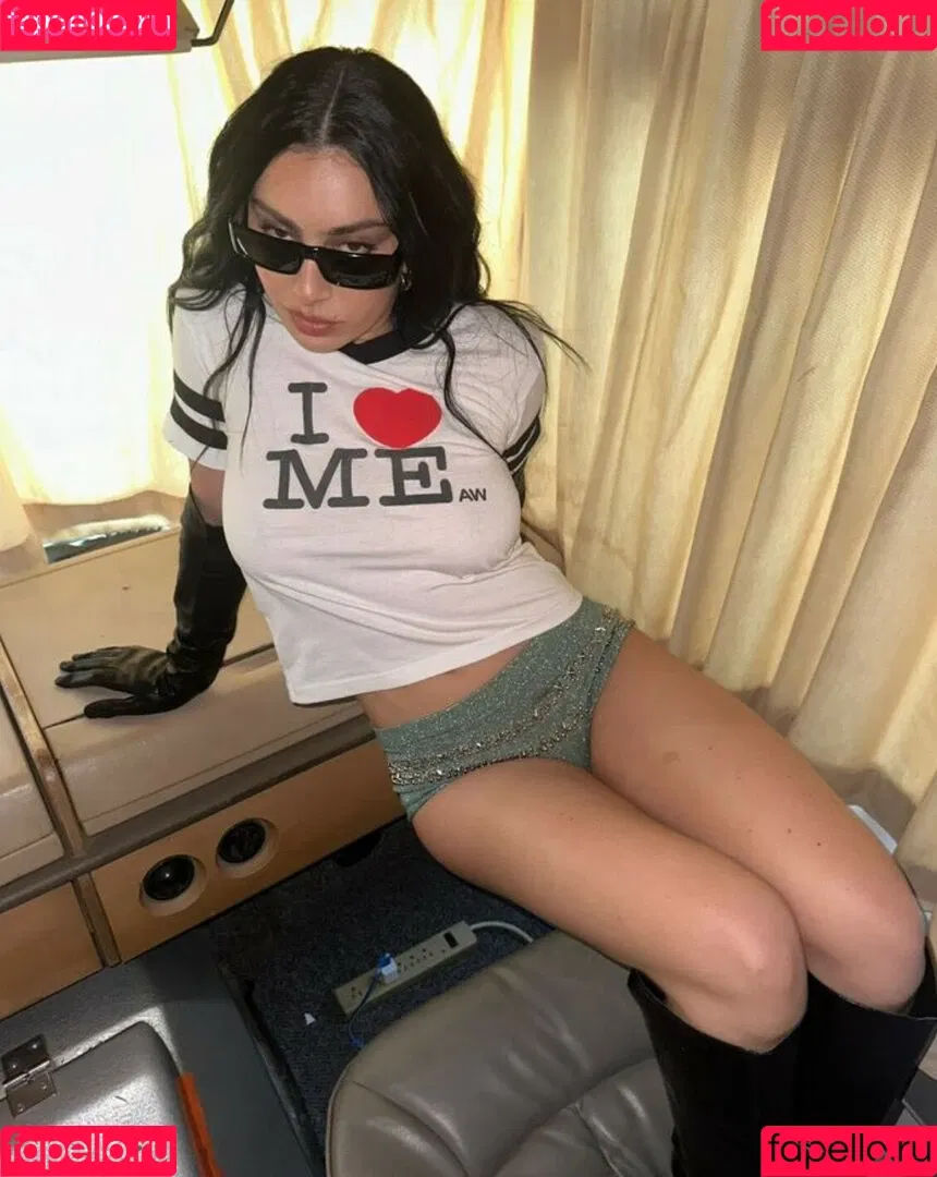 Charli XCX / charli_xcx / charlignarly Onlyfans Photo Gallery 