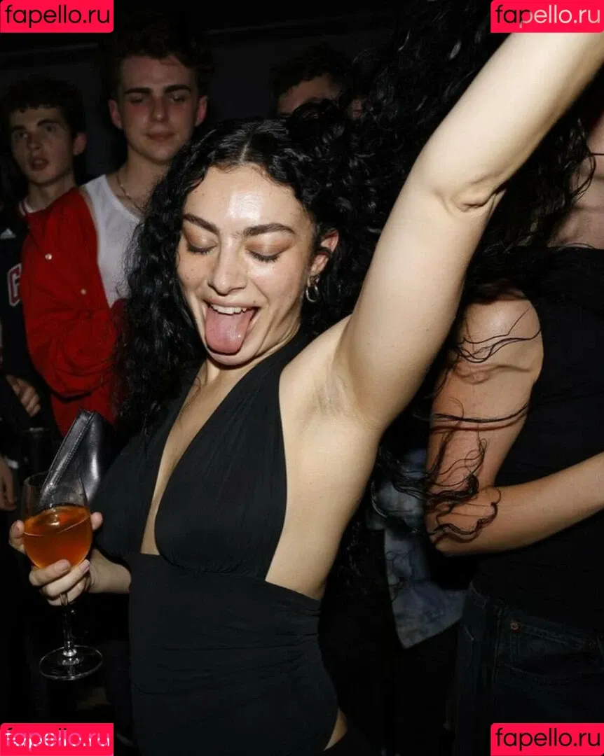 Charli XCX / charli_xcx / charlignarly Onlyfans Photo Gallery 