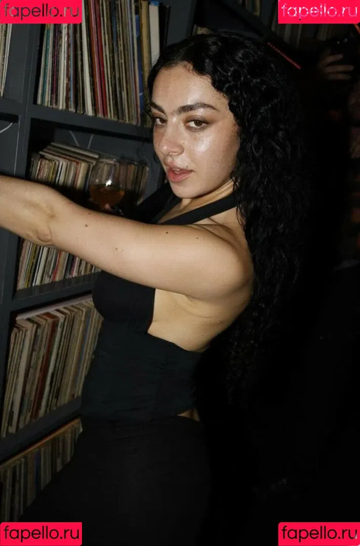 Charli XCX / charli_xcx / charlignarly Onlyfans Photo Gallery 