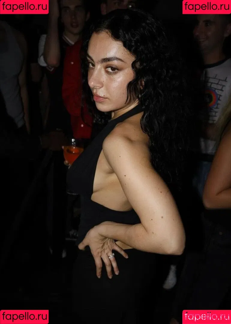 Charli XCX / charli_xcx / charlignarly Onlyfans Photo Gallery 