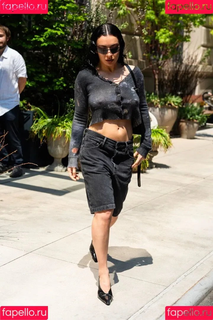 Charli XCX / charli_xcx / charlignarly Onlyfans Photo Gallery 