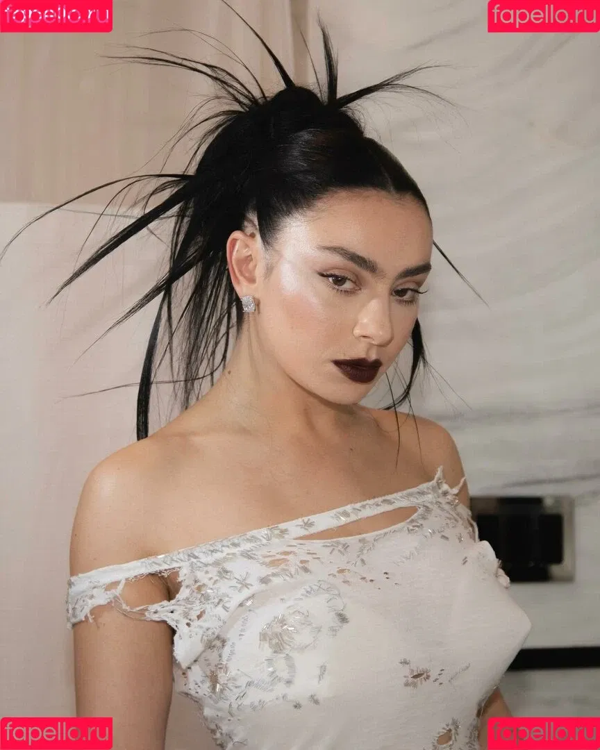 Charli XCX / charli_xcx / charlignarly Onlyfans Photo Gallery 