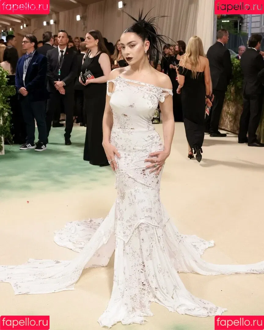 Charli XCX / charli_xcx / charlignarly Onlyfans Photo Gallery 