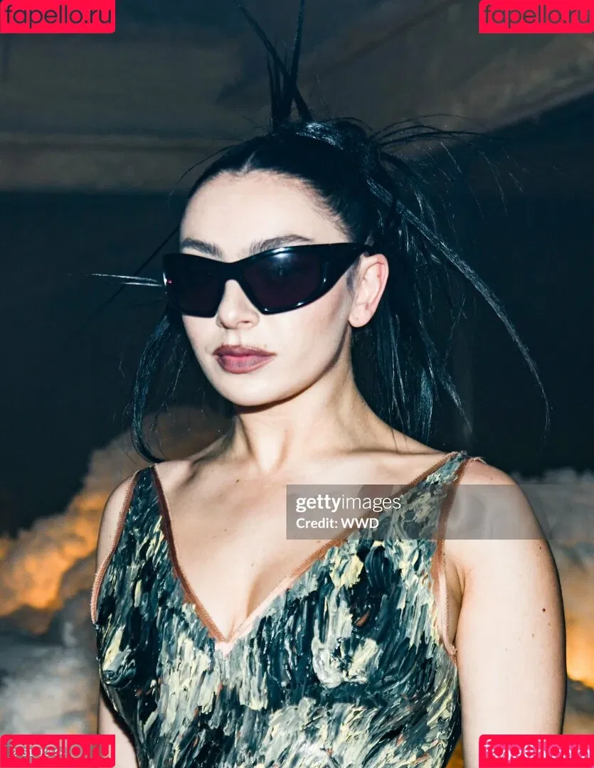Charli XCX / charli_xcx / charlignarly Onlyfans Photo Gallery 