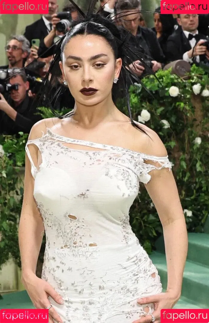 Charli XCX / charli_xcx / charlignarly Onlyfans Photo Gallery 