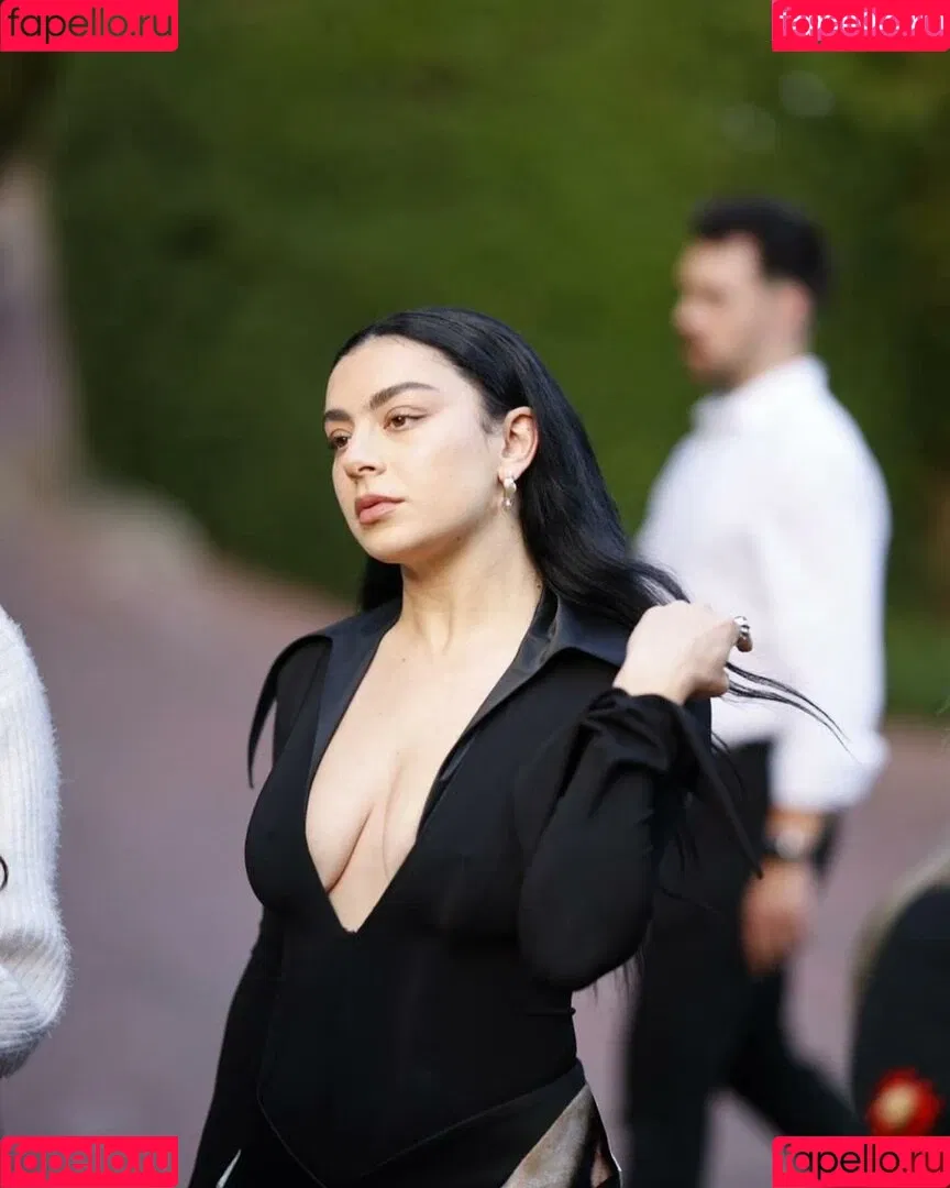Charli XCX / charli_xcx / charlignarly Onlyfans Photo Gallery 