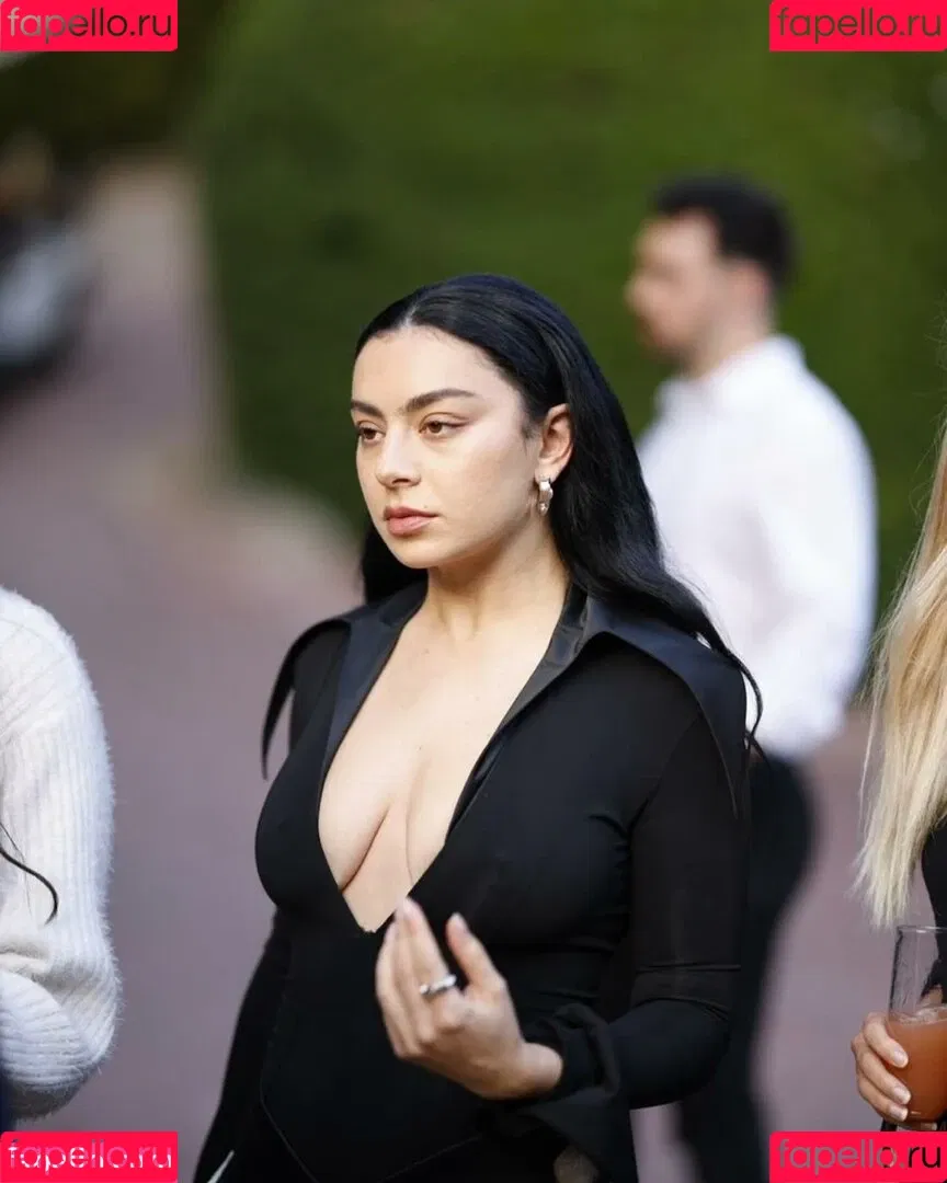 Charli XCX / charli_xcx / charlignarly Onlyfans Photo Gallery 