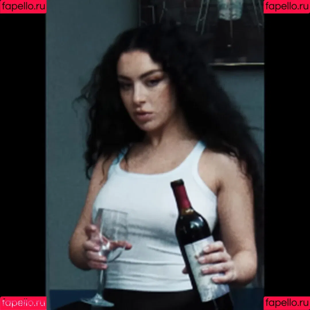 Charli XCX / charli_xcx / charlignarly Onlyfans Photo Gallery 