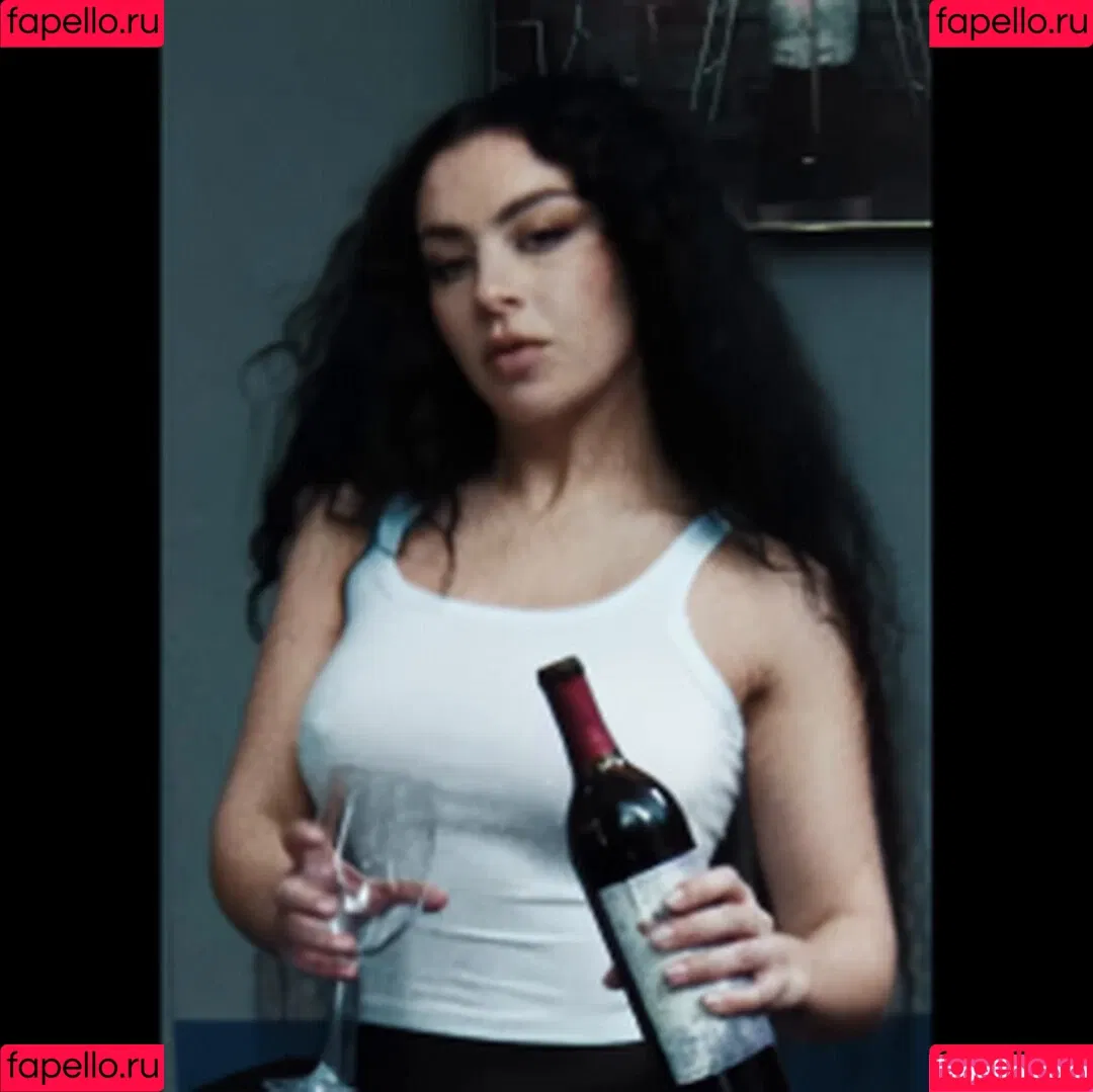 Charli XCX / charli_xcx / charlignarly Onlyfans Photo Gallery 